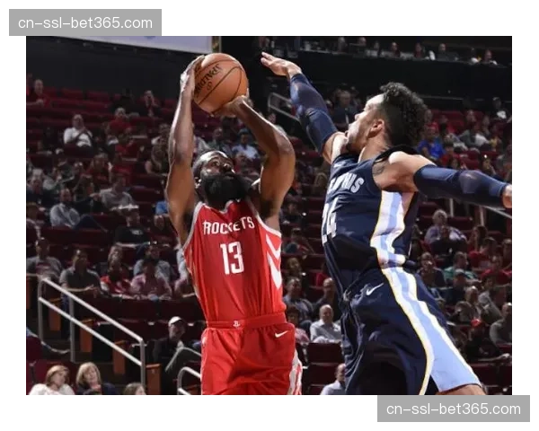 魔术防守体系稳固但进攻端乏力，三分出手占比联盟垫底